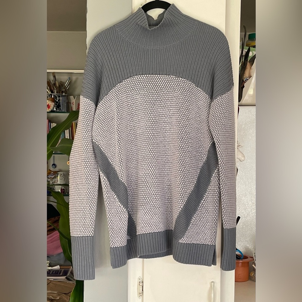 Cozy lululemon athletica Gray Crewneck Sweater w/ Mock Turtleneck, size 10, M